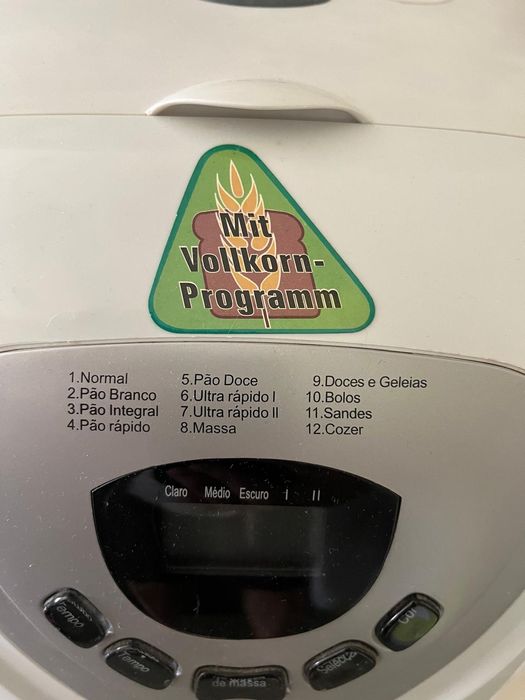 Máquina de fazer pão nova