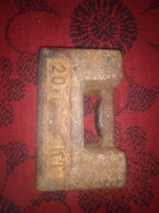 Гиря 20 кілограм.