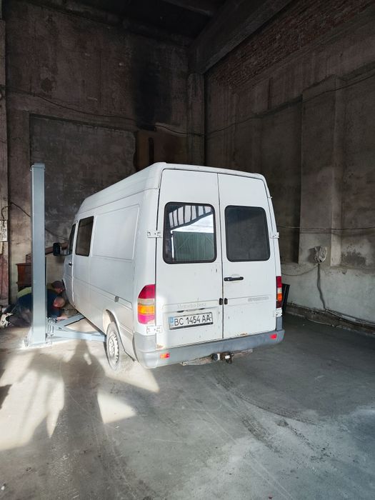 Оренда приміщення під СТО, склад з новим підйомником та  офісом