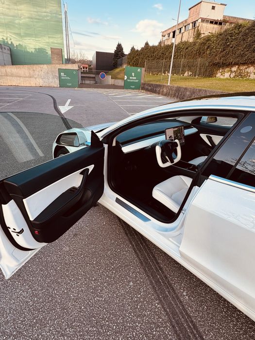 Tesla model 3  sr plus