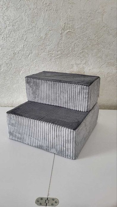 Нові сходи для собак виготовлені з щільного поролону