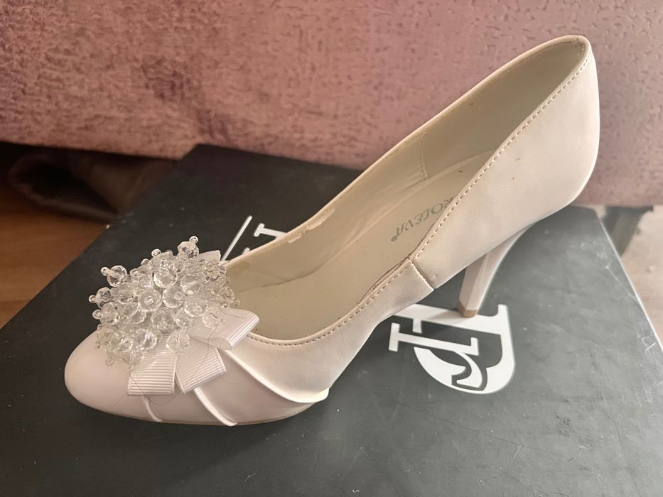 Весільні туфлі безкоштовно