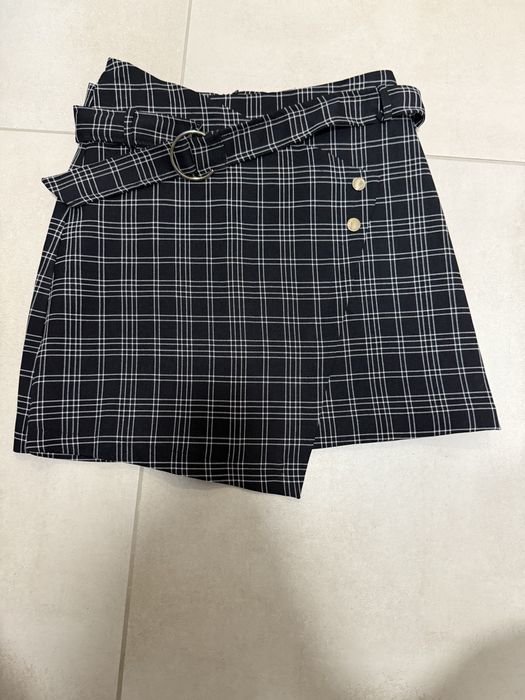 Асиметрична міні-спідниця