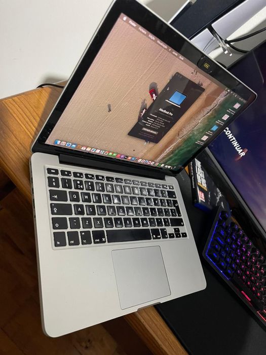 Apple Laptop444633584186828802