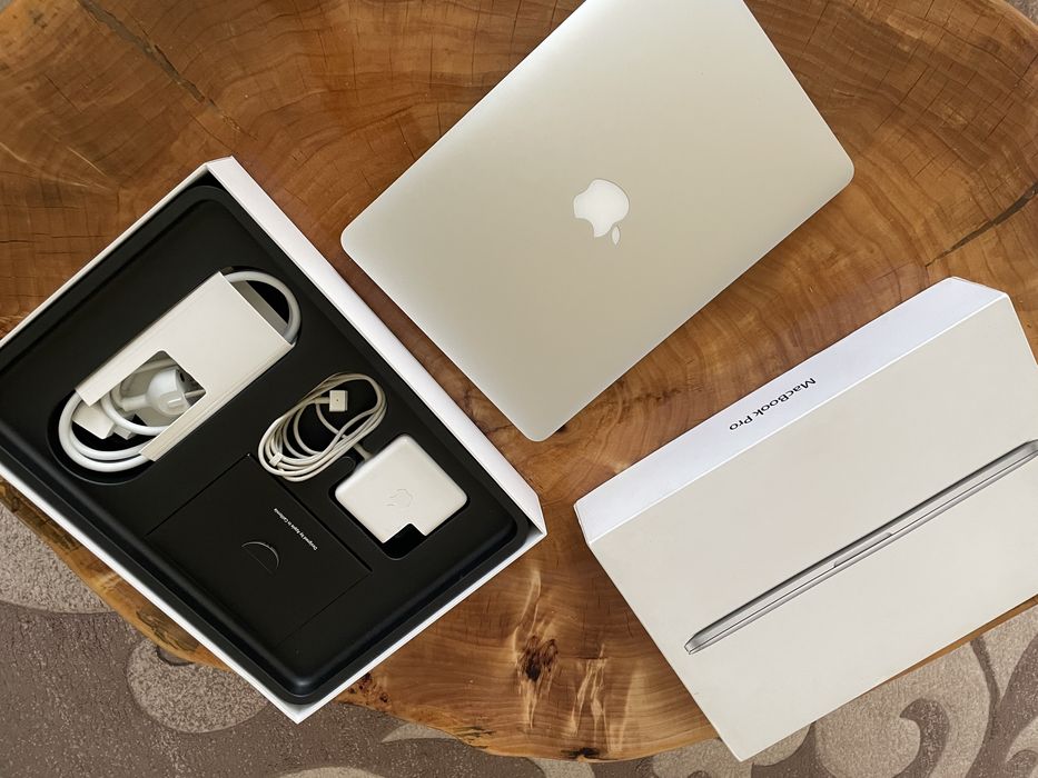 MacBook Pro Retina 13” (Early 2015) – i7 / 16 GB RAM