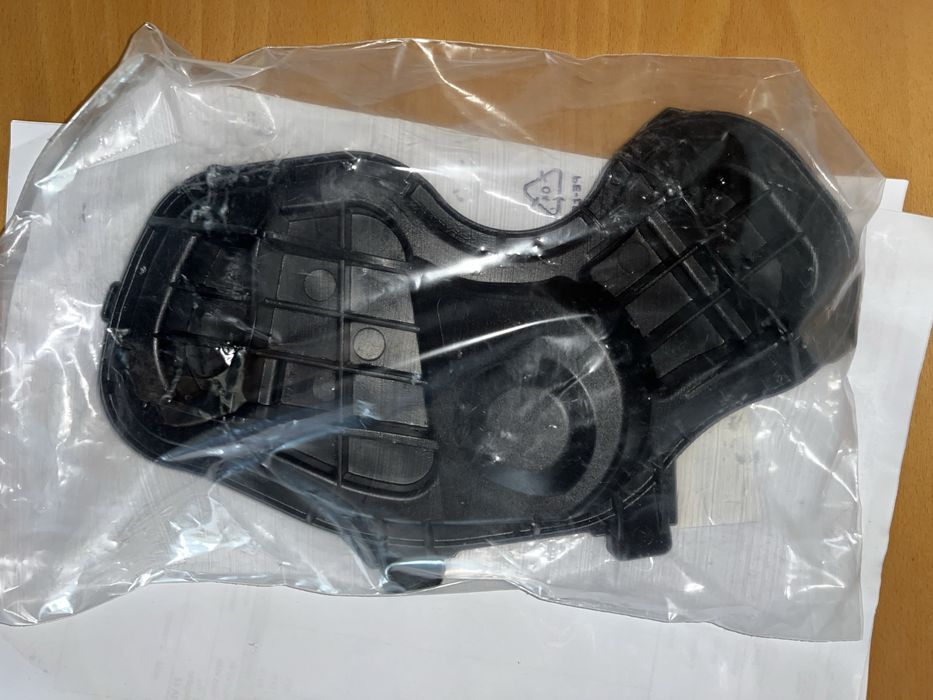 Tampa/Capa Protecção Farol ESQ BMW E81 (OEM) NOVA