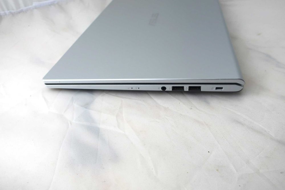 Asus vivobook m515 ryzen 5 8gb ram win11