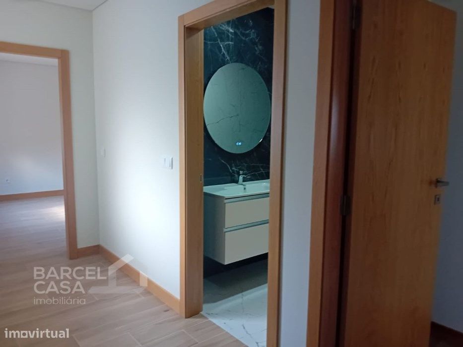 Exclusividade e Charme em Pedra: Moradia Individual T3 em Carapeços...
