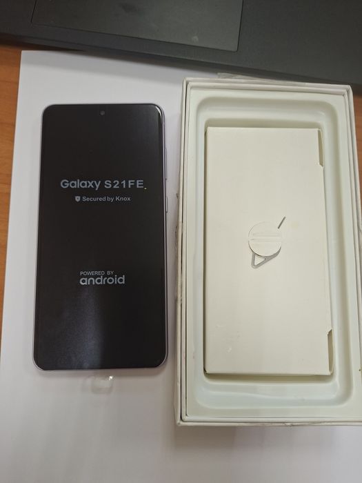 Смартфон Samsung Galaxy S21FE