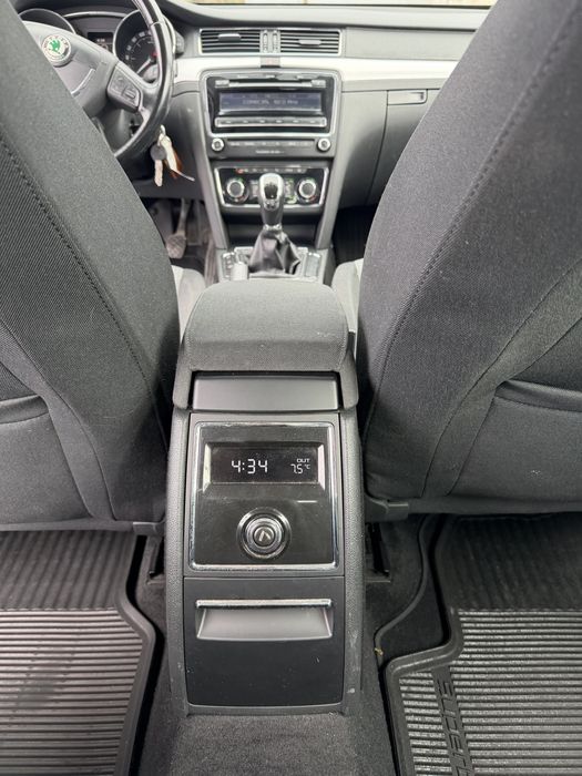 SKODA SUPERB SW 118000 kms 2011 1 registo