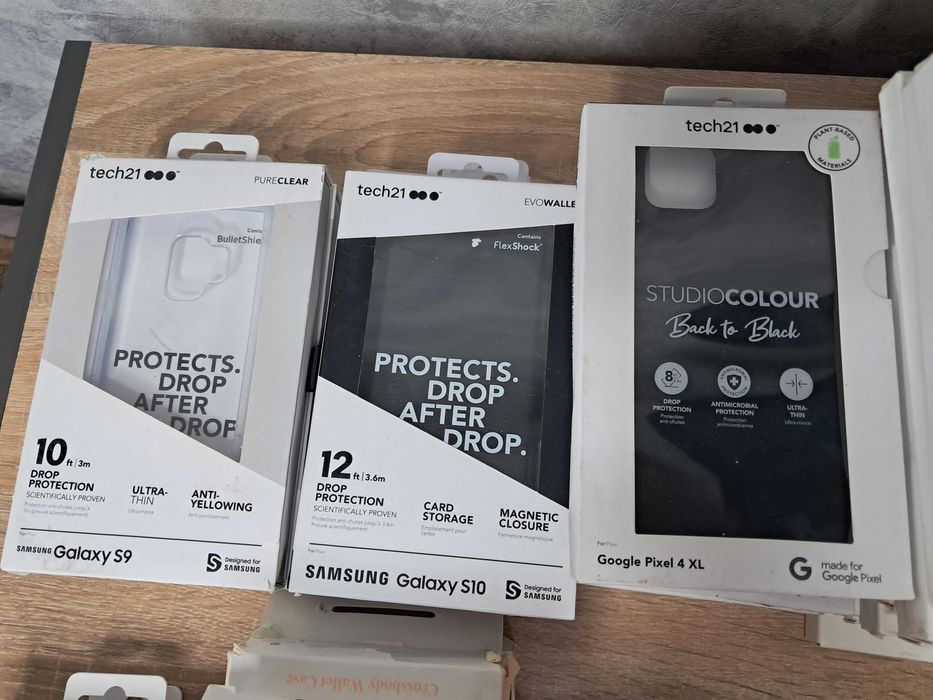 Лот чохлів для телефону 49 штук.