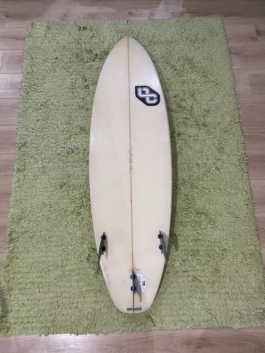Prancha de Surf - 5’8 com quilhas incluídas