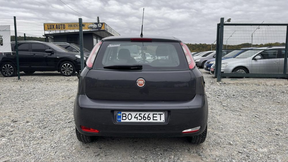 Продам надійне та економне авто Fiat punto 2012