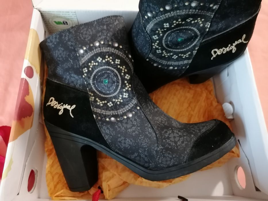 Botas Desigual novas com caixa