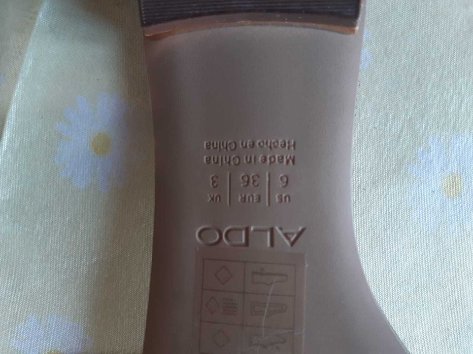 Marca Aldo-chinelos com lantejoulas