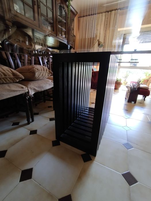 Mesa de sala de jantar com tampo de vidro