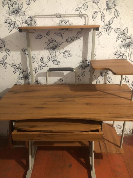 Продам стенку, Шкаф, компьютерный стол.