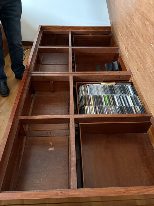 Cama de Solteiro em madeira maciça de “Pau Rosa” de Macau