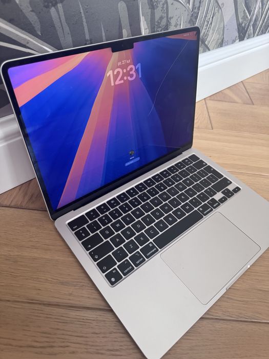 MacBook Air 13”, M2, 2023 r., pęknięta matryca