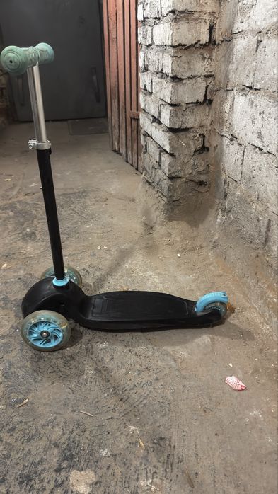 Hulajnoga trzykołowa