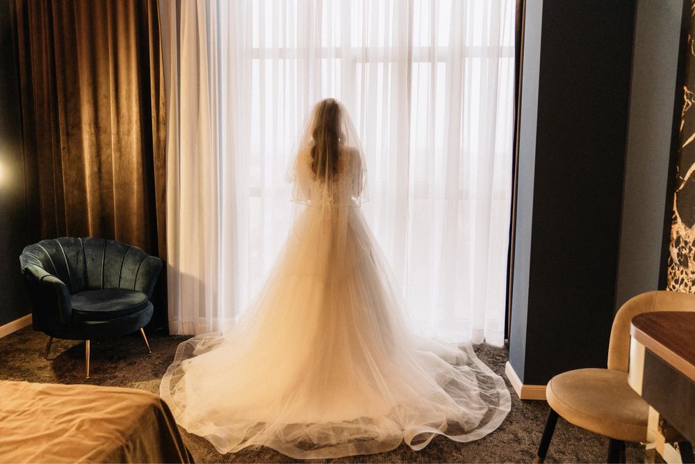 Продам дуже гарну весільну сукню