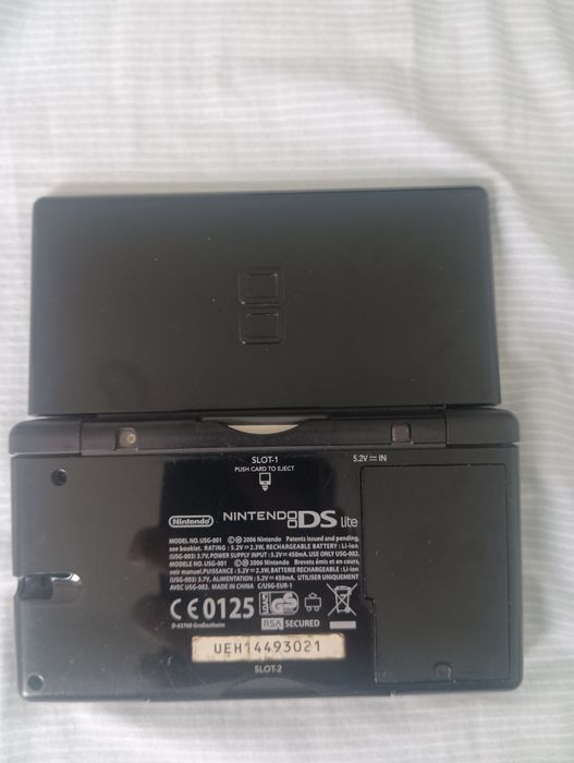 Nintendo ds lite vem com 1 jogo