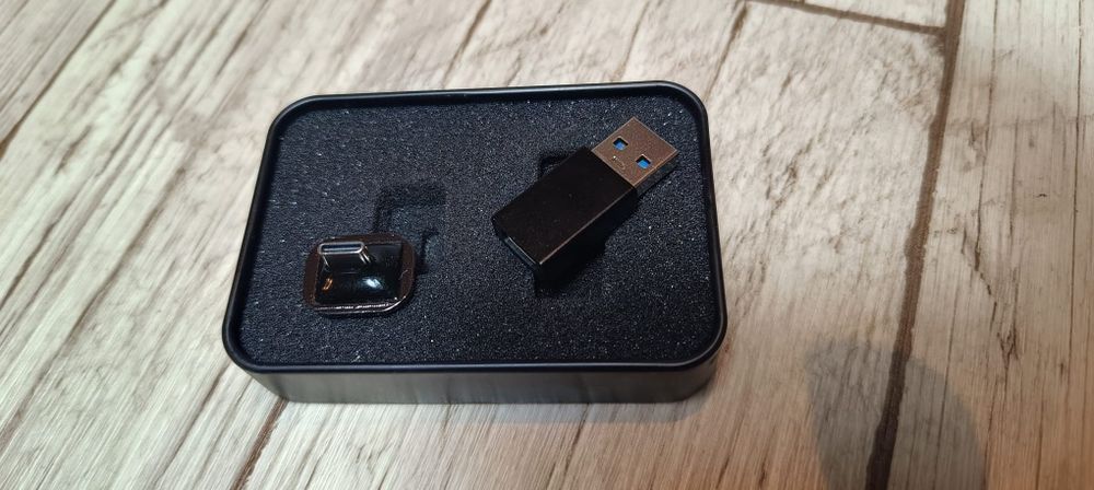 Pendrive o pojemności 32 GB z wtykiem USB-C.