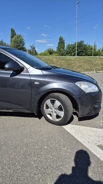 Продам Kia СEED