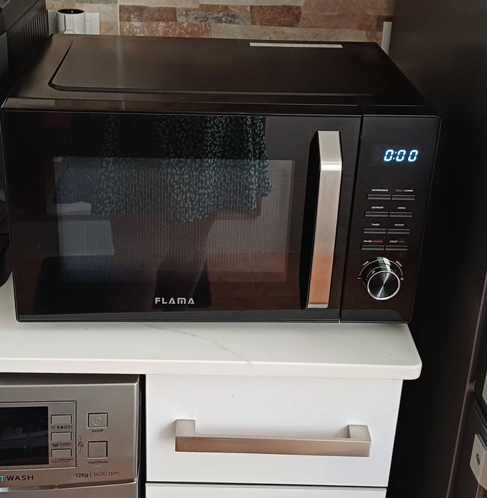 Microondas Flama com gril 25litros quase novo