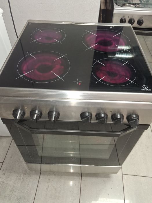 Fogão vitroceramico Indesit 60cm larg