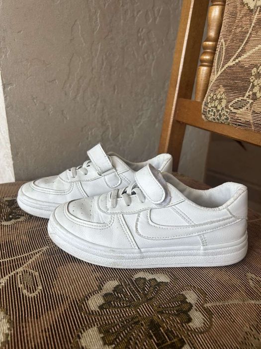 Сороконіжки , бутси , футзалки