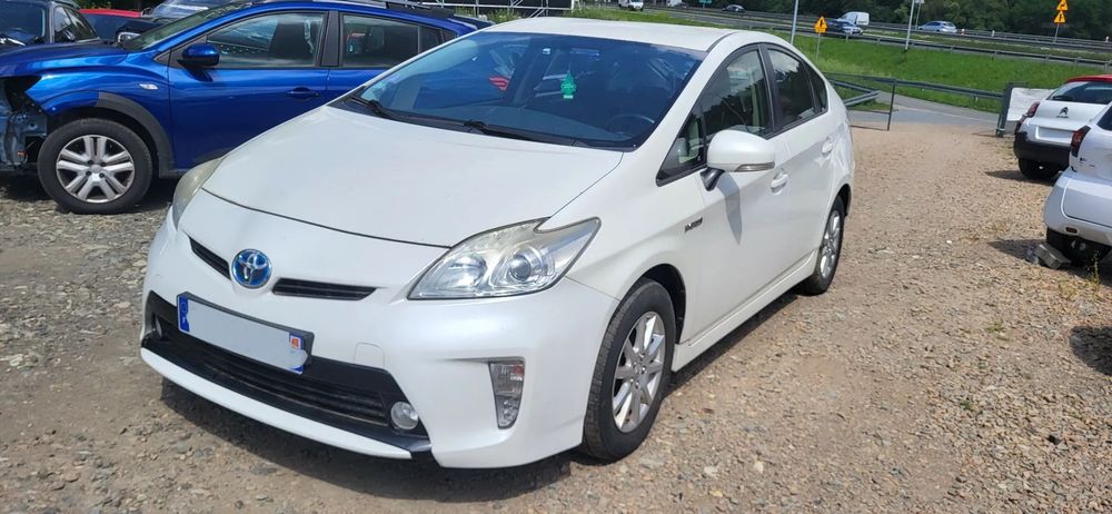 Toyota Prius 1.8 HYBRYDA 2013 rok przebieg 180 tys.km Biała Perła  Francja