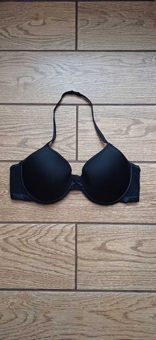 Czarny biustonosz Essentials r. 80 B