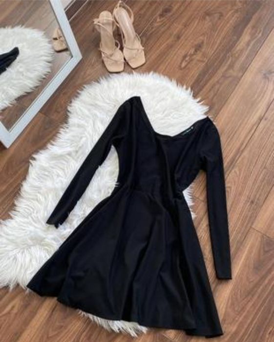 Чорна міні сукня. Плаття