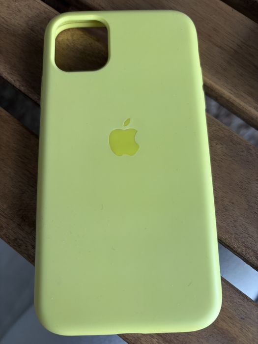 Capa IPhone 11 amarela
