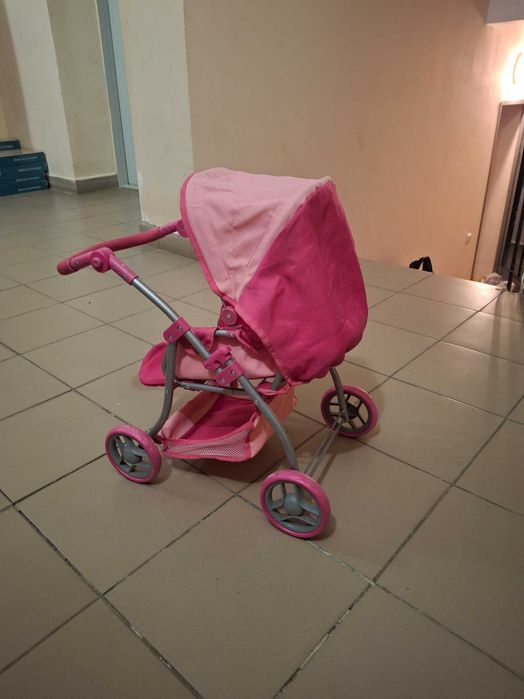 Візок для ляльок.