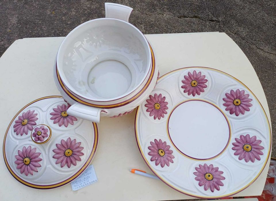Terrina redonda/ Centro de mesa, c  prato e floral rosa pintado à mão - Olaria de Alcobaça
