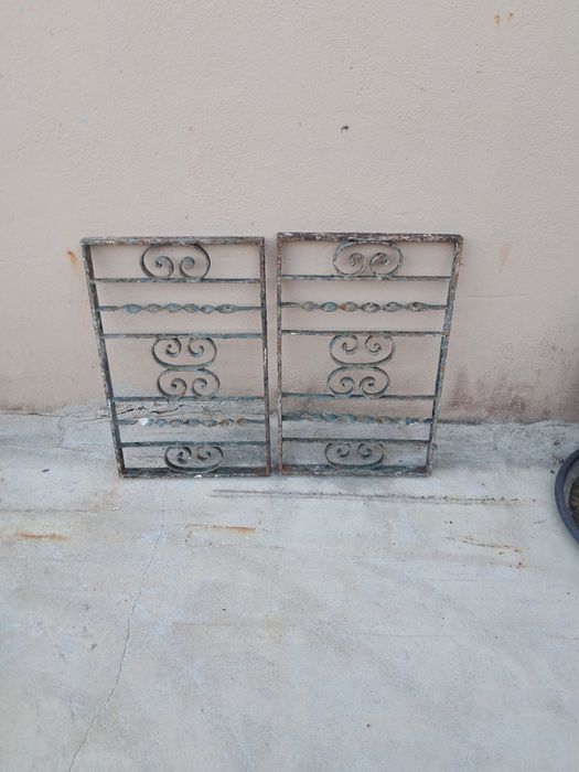 Grade em ferro forjado.