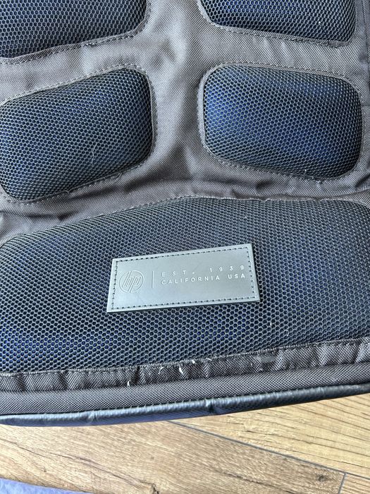 Pojemny czarny plecak hp na laptopa 15 cali, dobry do pracy