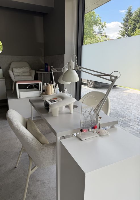 Biurka do manicure z pochłaniaczem afinia