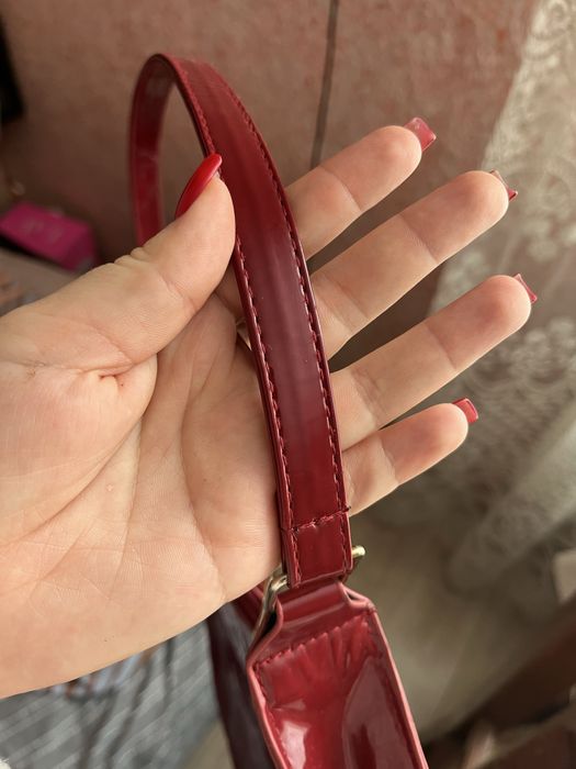 лакова маленька сумочка