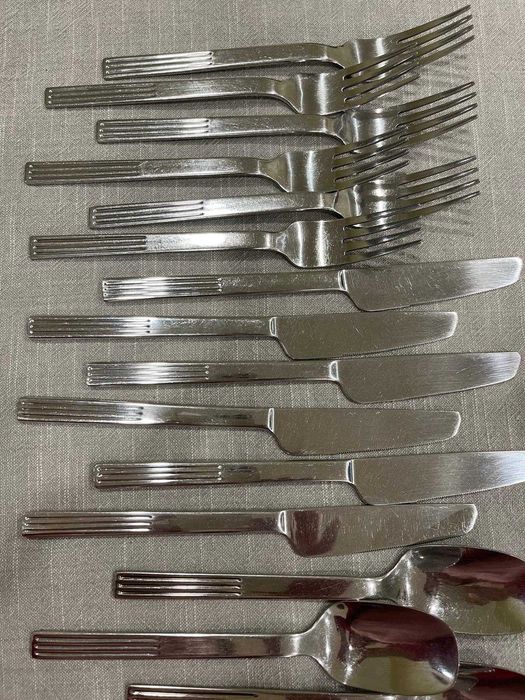 Talheres em aço inoxidável - 24 peças - 6 conjuntos
