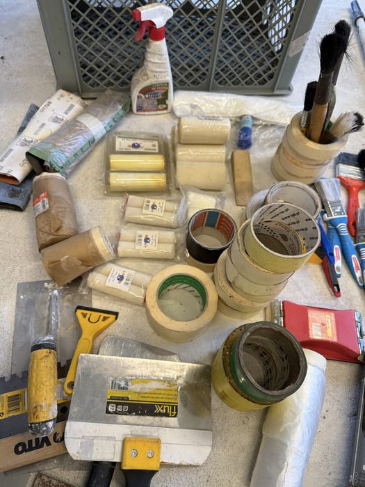 Conjunto de varios produtos para pintor