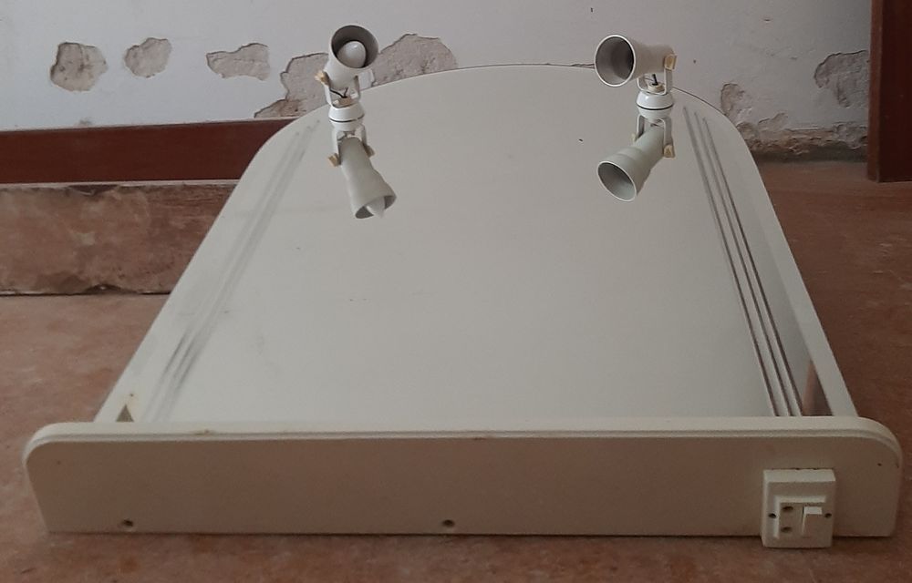 Espelho de wc com dois projectores direccionáveis