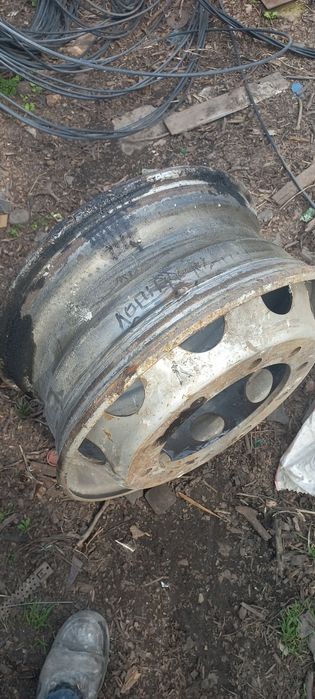 Диск  грузовой r22.5 лопнутий