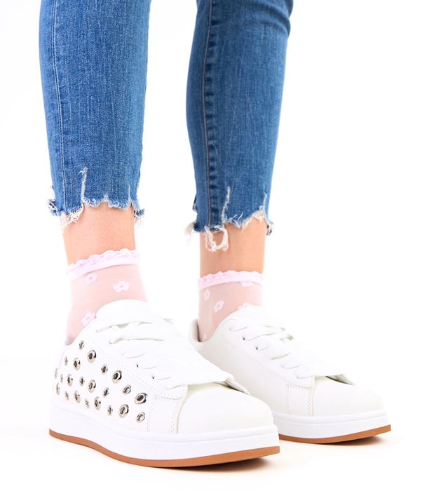 Białe sneakersy na platformie z nitami Adelis