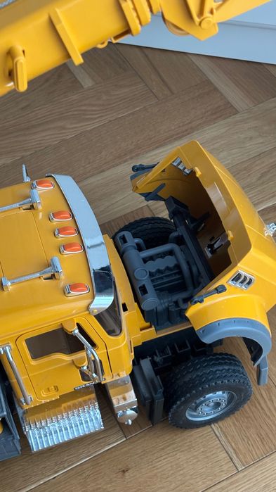 Zabawka dźwig Liebherr Mack