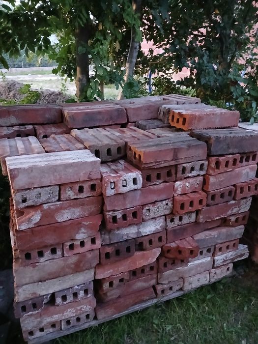 Cegła z rozbiórki PRL