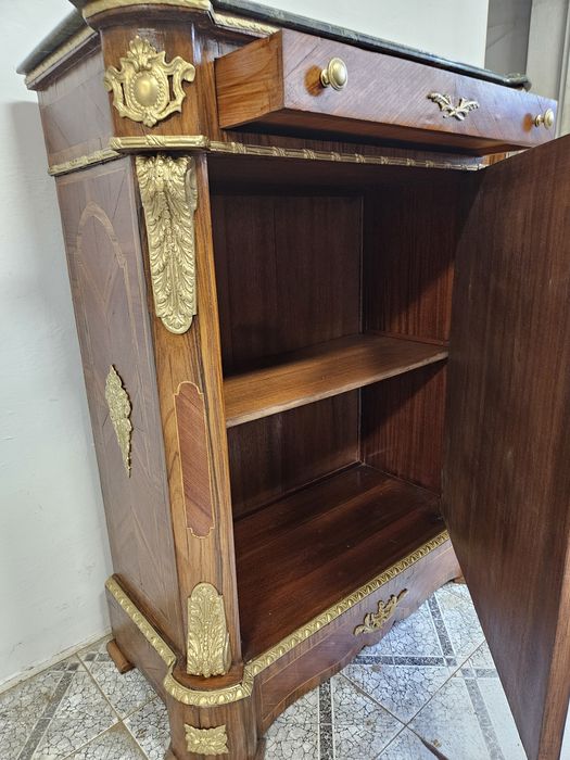 Komoda typu Napoleon lll