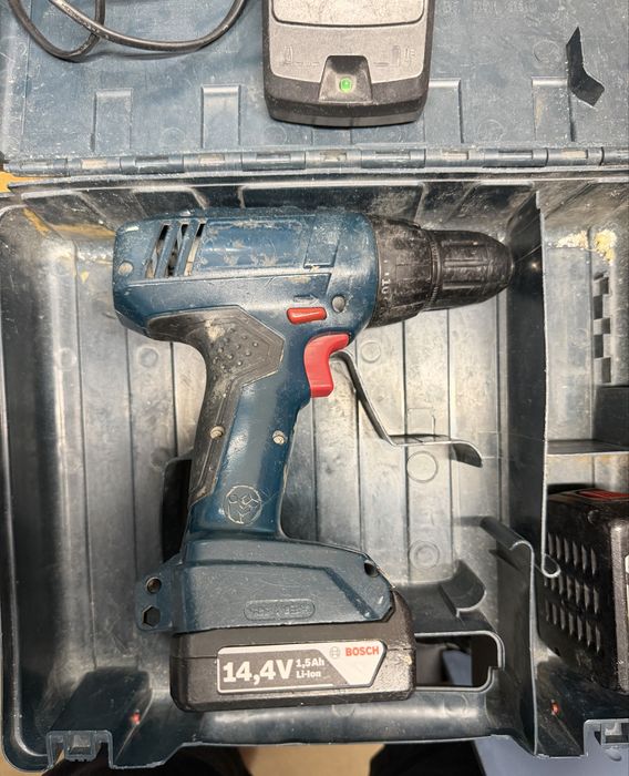 Aparafusadora Bosch GSR 14,4V Professional + Mala + Carregador + 2 Baterias